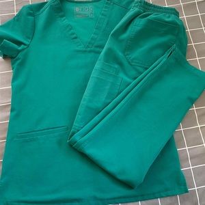 FIGS HUNTER GREEN XS